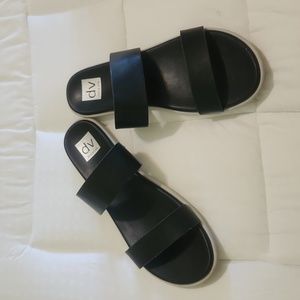 DV by Dolce Vita Jemini Slides - Size 11
